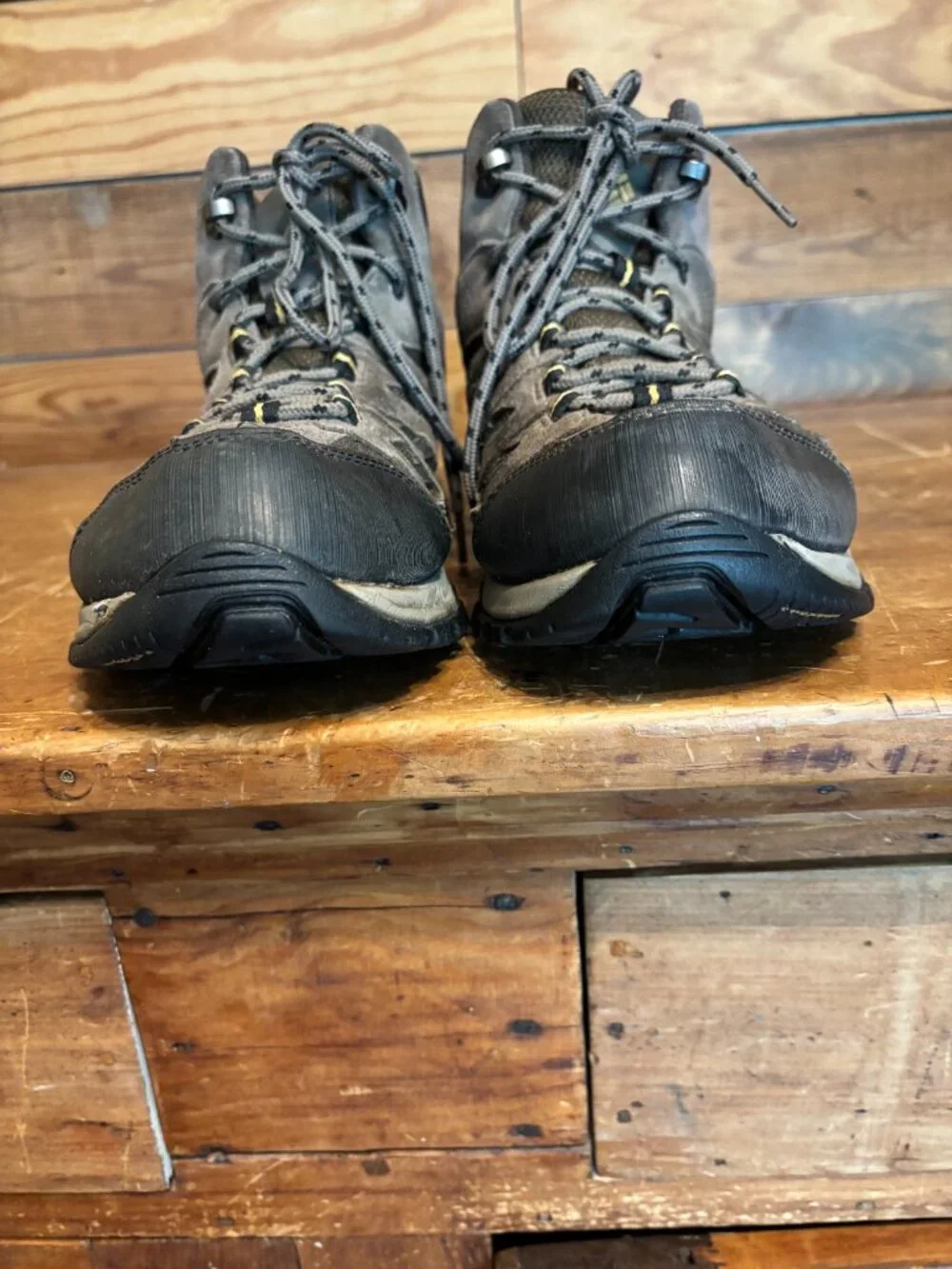 Men's Columbia Leather Hiking Boots Size 9